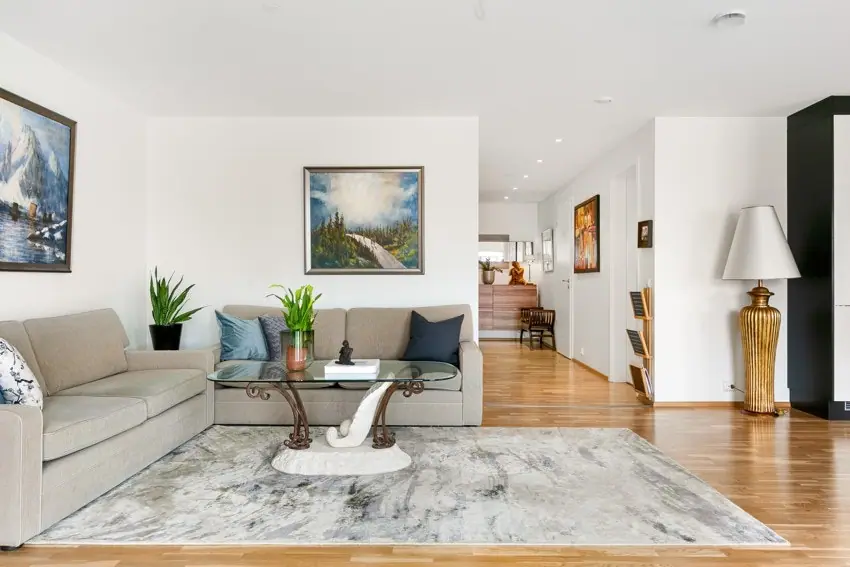 Bright and spacious living room with plenty of room for furniture