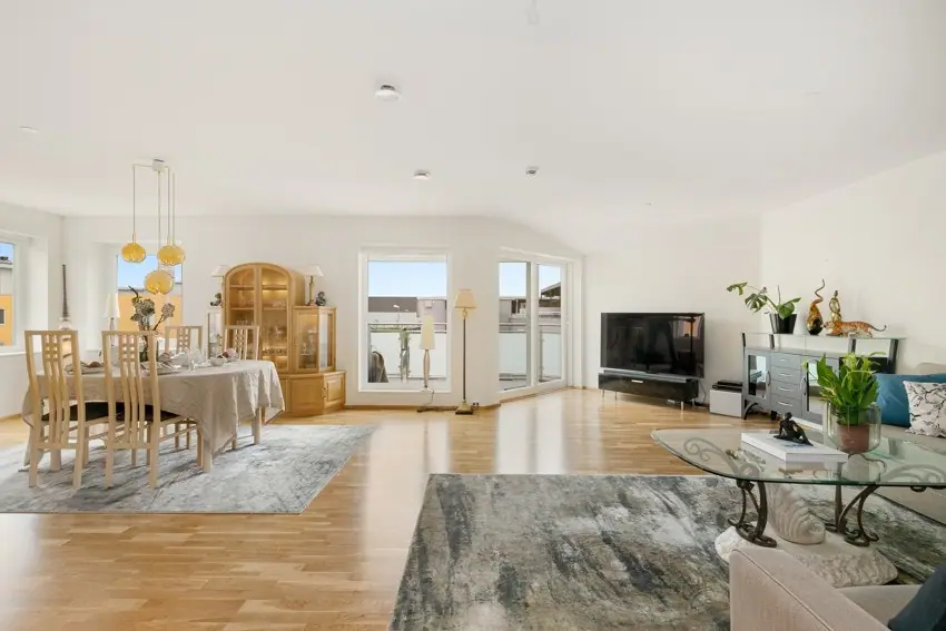 From the living room there is access to a south-facing veranda