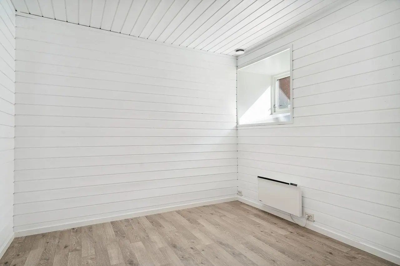 Soverom 2 - Plass til stor seng.
